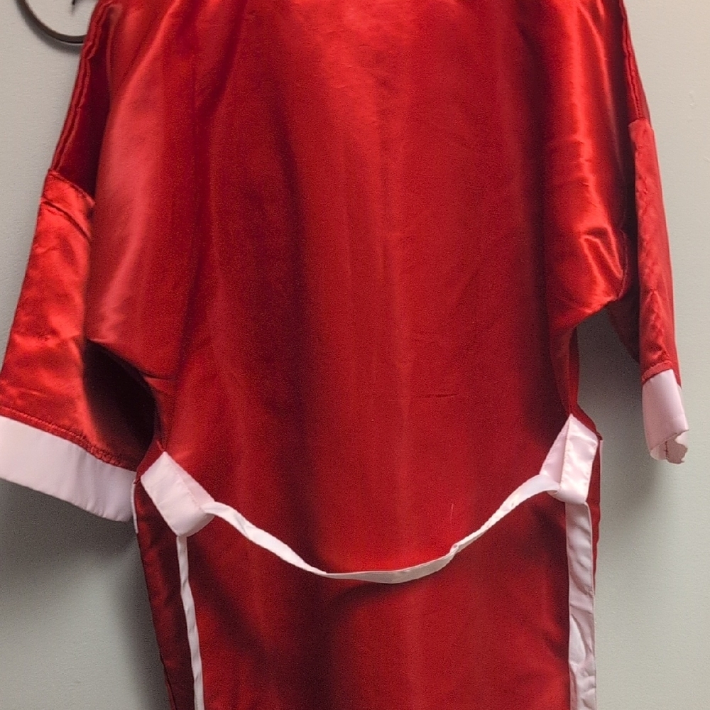 Halloween - Title Boxing Red and White Robe - Picture 5 of 5